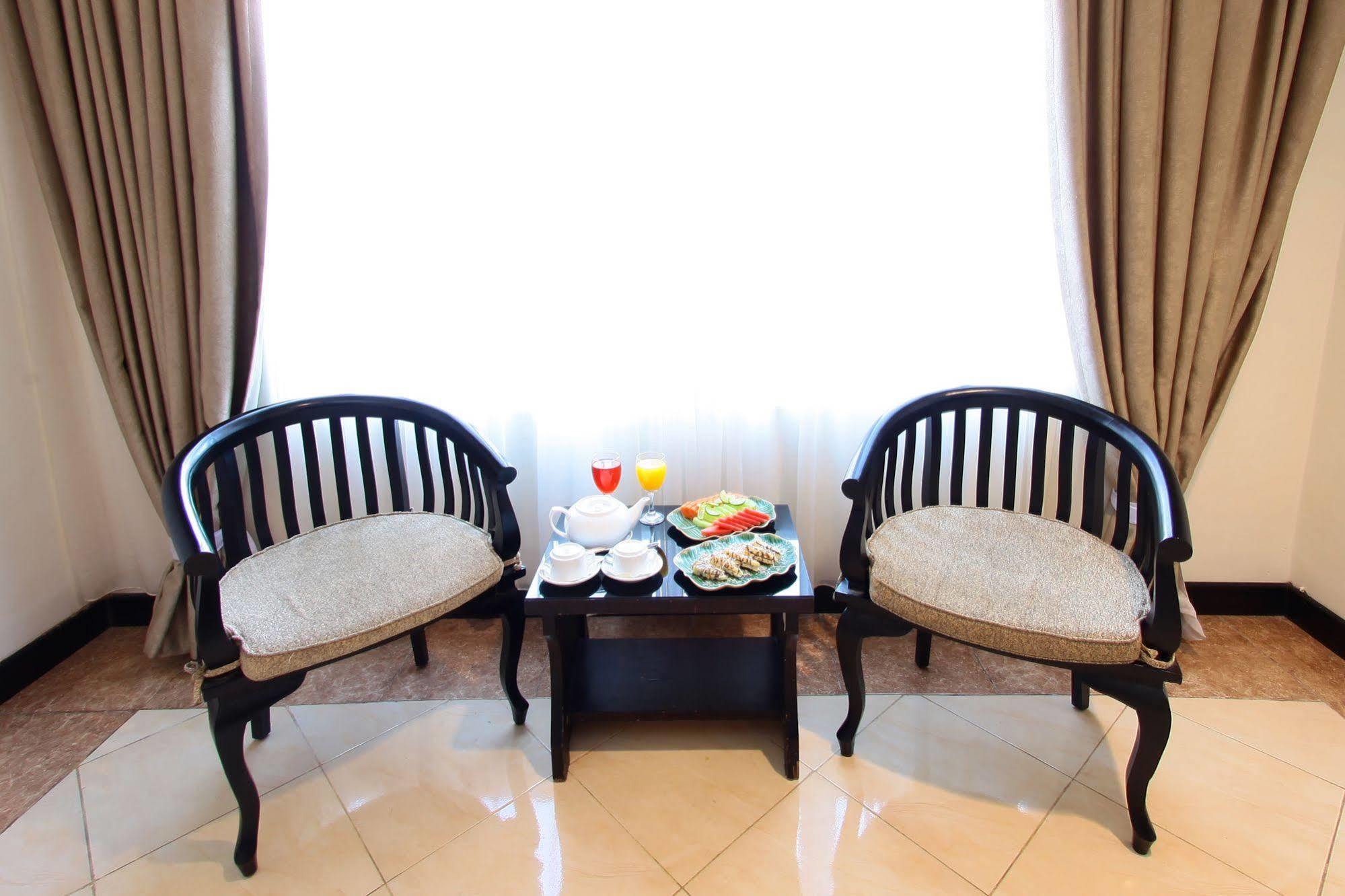 Hotel Sutomo Makassar Esterno foto