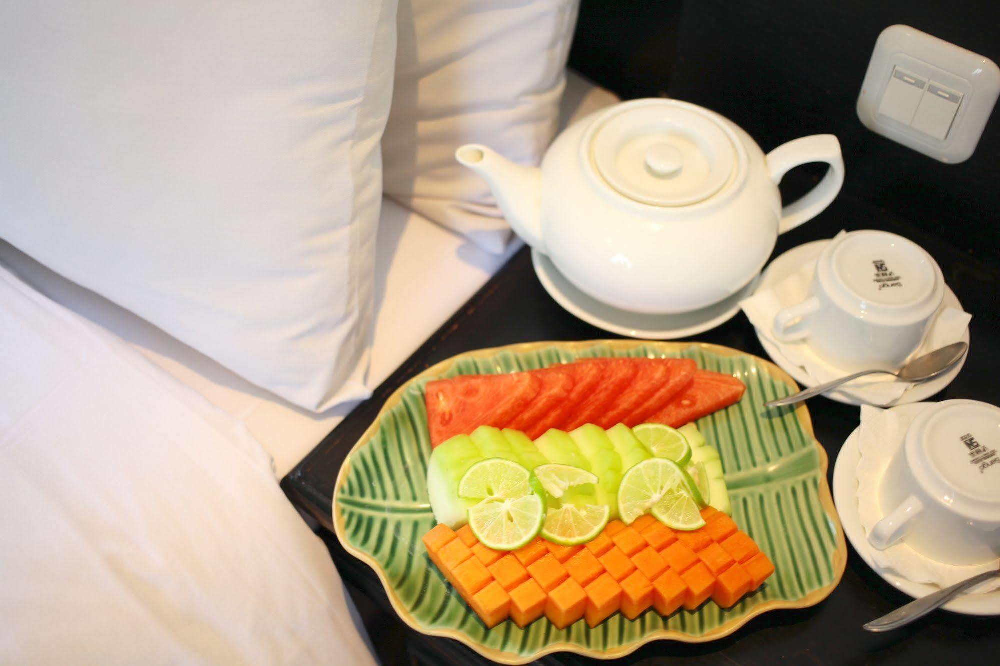 Hotel Sutomo Makassar Esterno foto