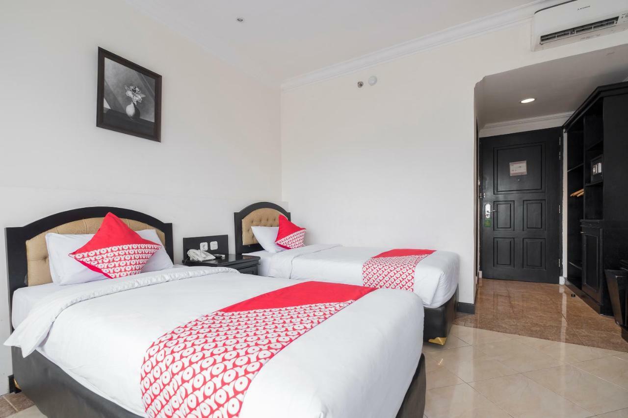 Hotel Sutomo Makassar Esterno foto
