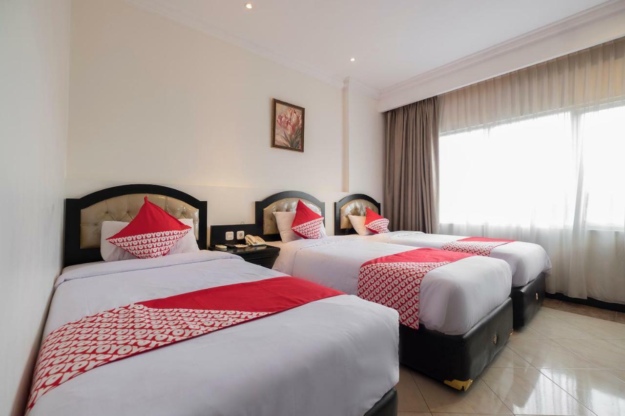 Hotel Sutomo Makassar Esterno foto