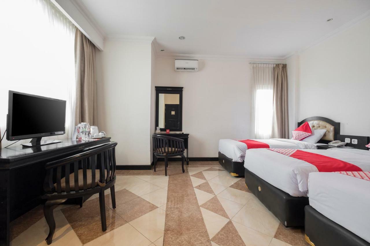Hotel Sutomo Makassar Esterno foto
