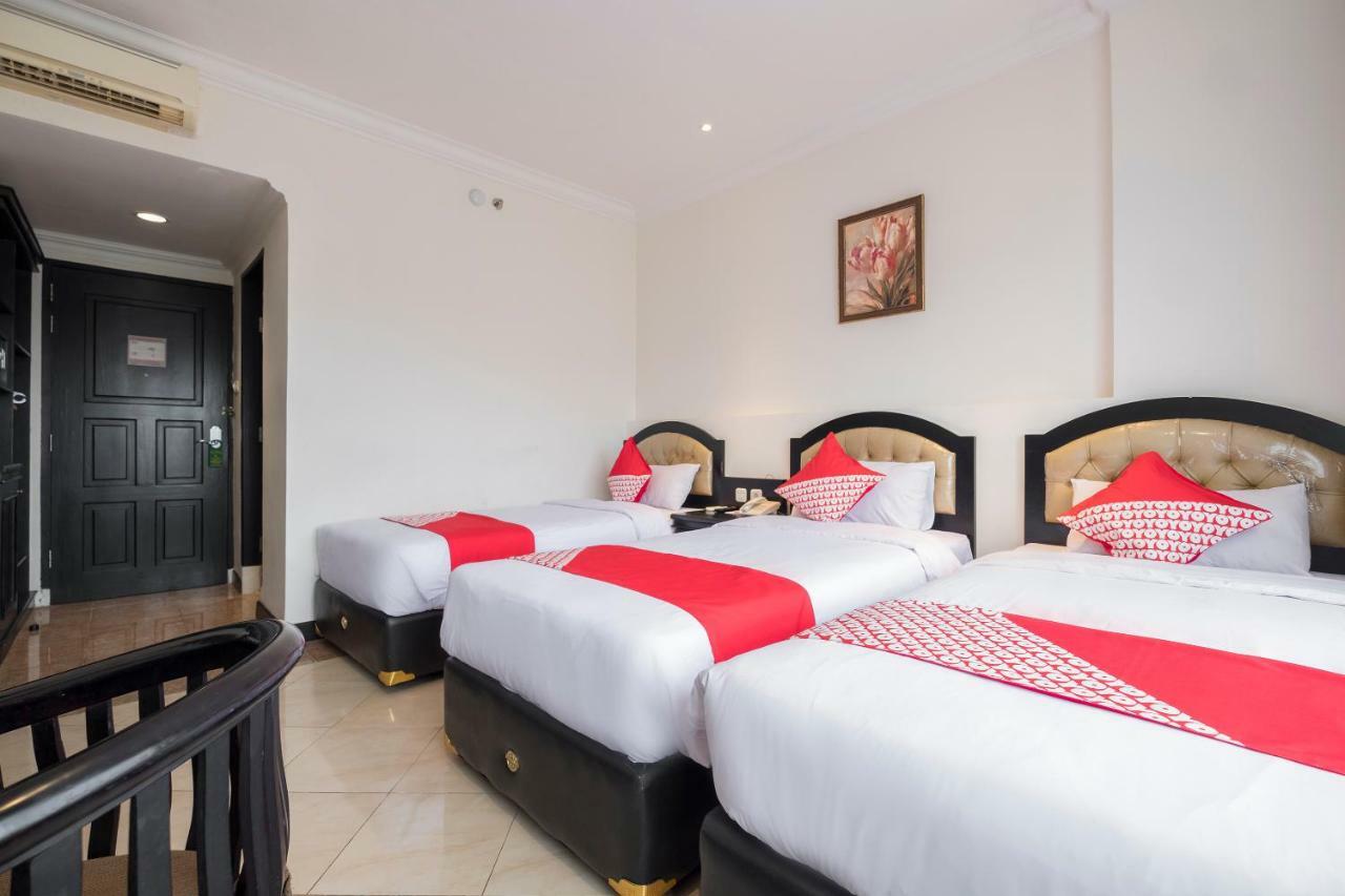 Hotel Sutomo Makassar Esterno foto