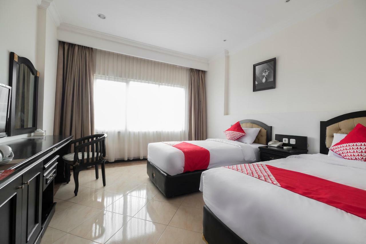 Hotel Sutomo Makassar Esterno foto