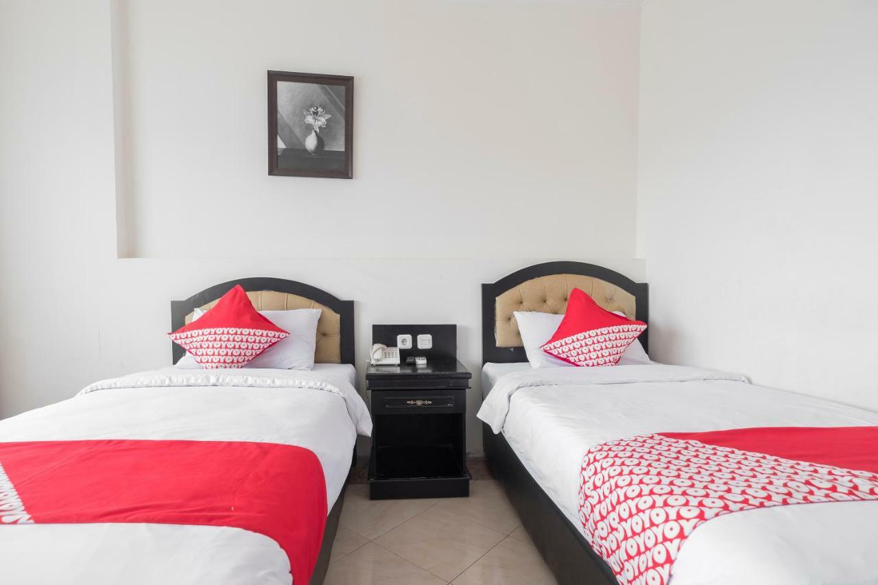 Hotel Sutomo Makassar Esterno foto