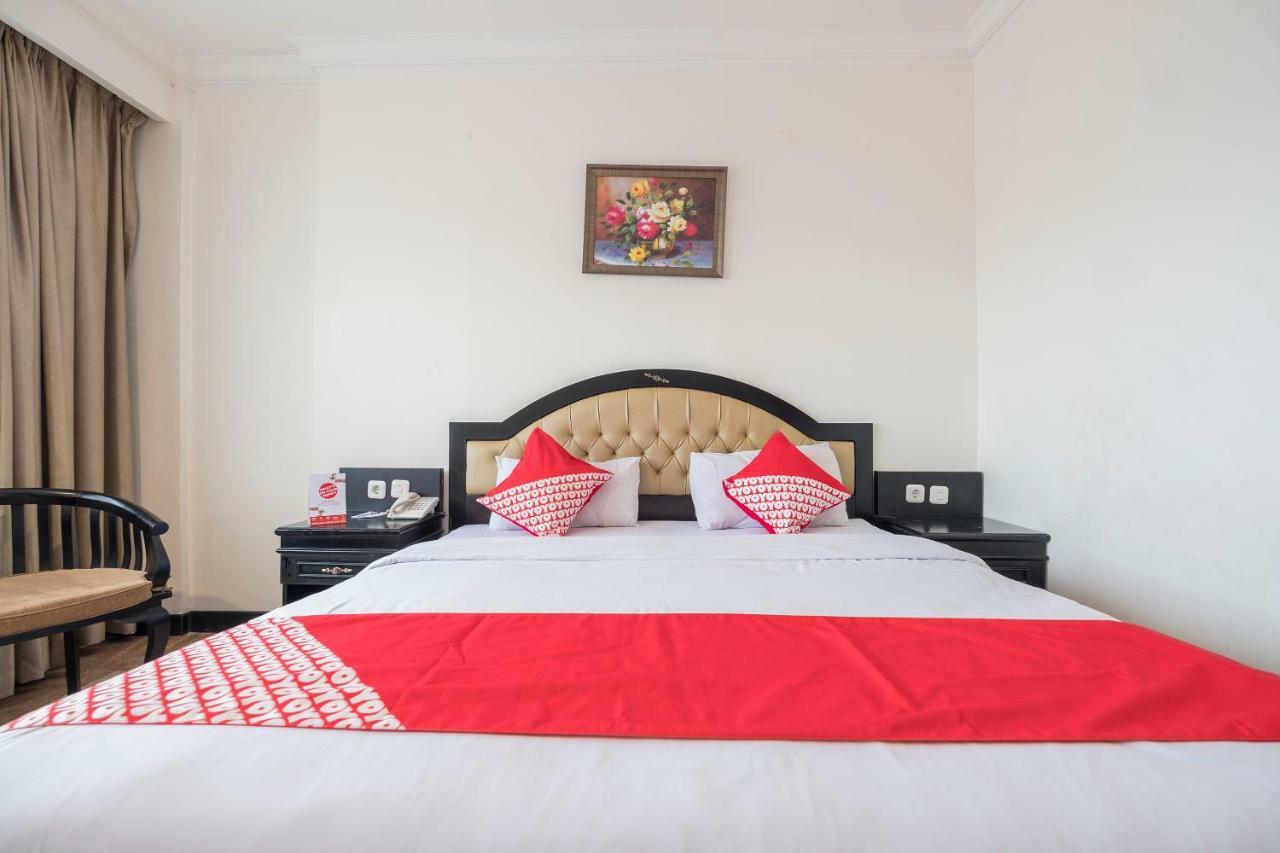 Hotel Sutomo Makassar Esterno foto