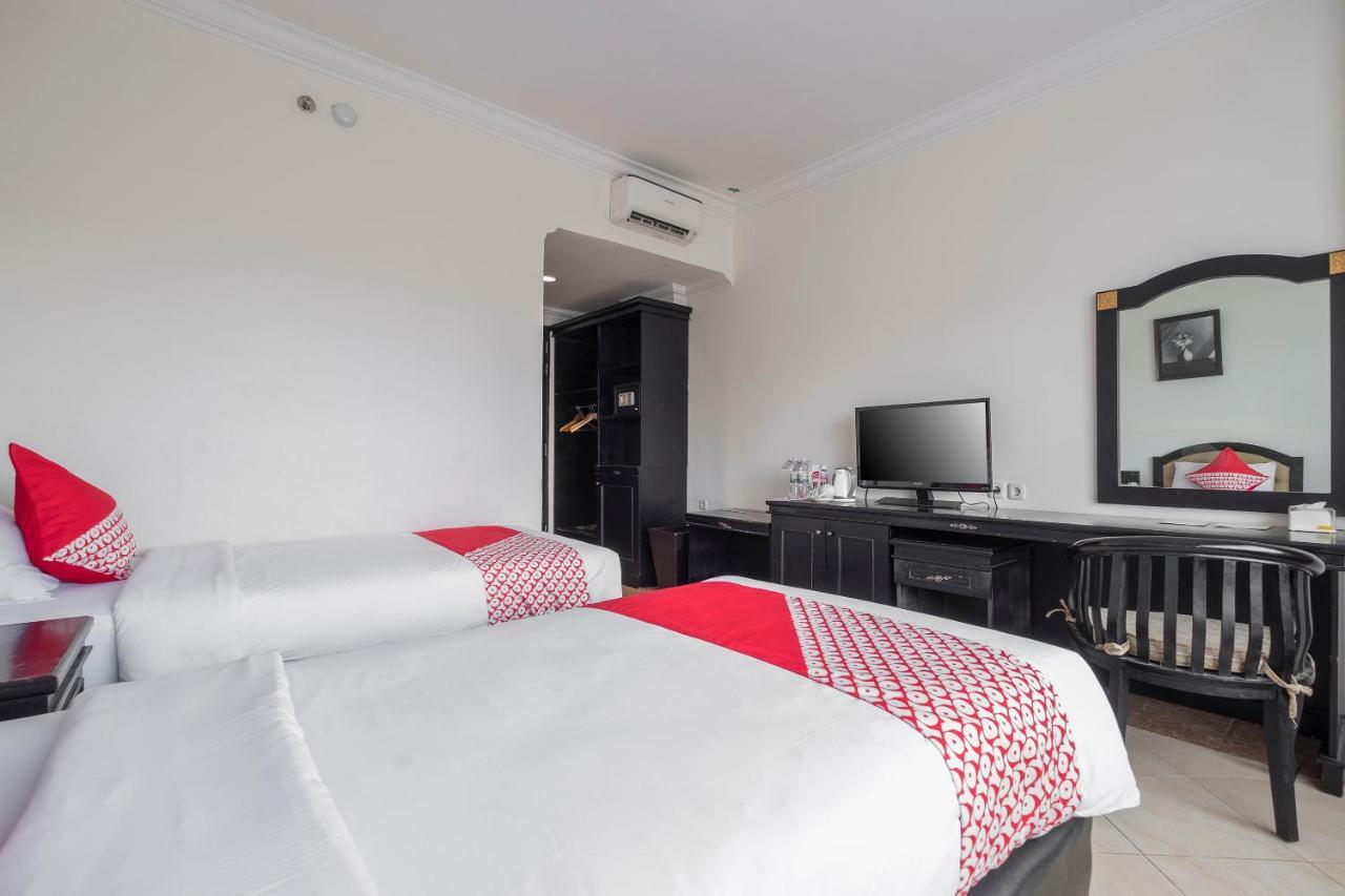 Hotel Sutomo Makassar Esterno foto