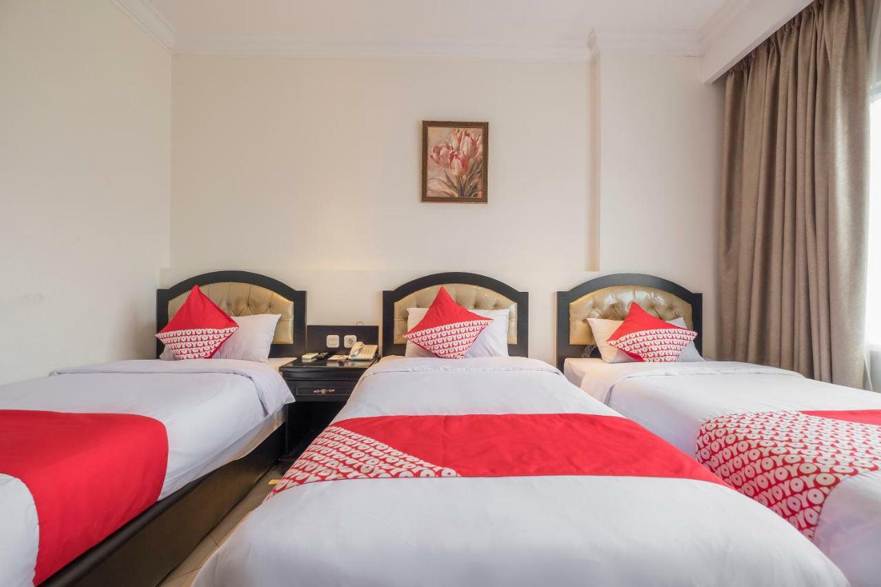 Hotel Sutomo Makassar Esterno foto