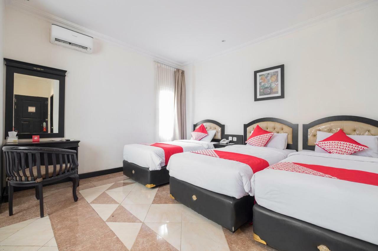 Hotel Sutomo Makassar Esterno foto
